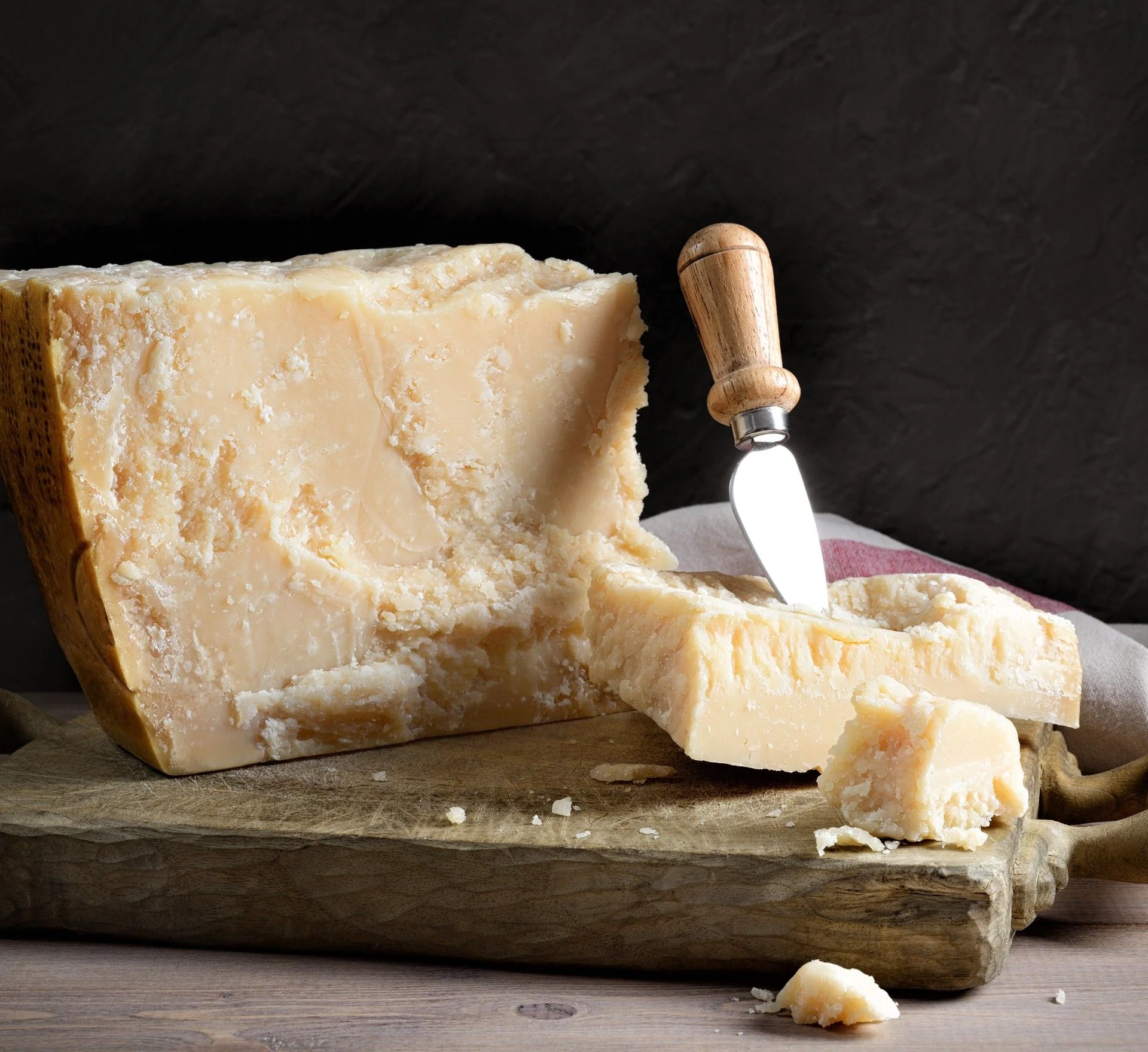 Parmigiano Reggiano DOP - Prodotto di Montagna - 24 Mesi - Image 4