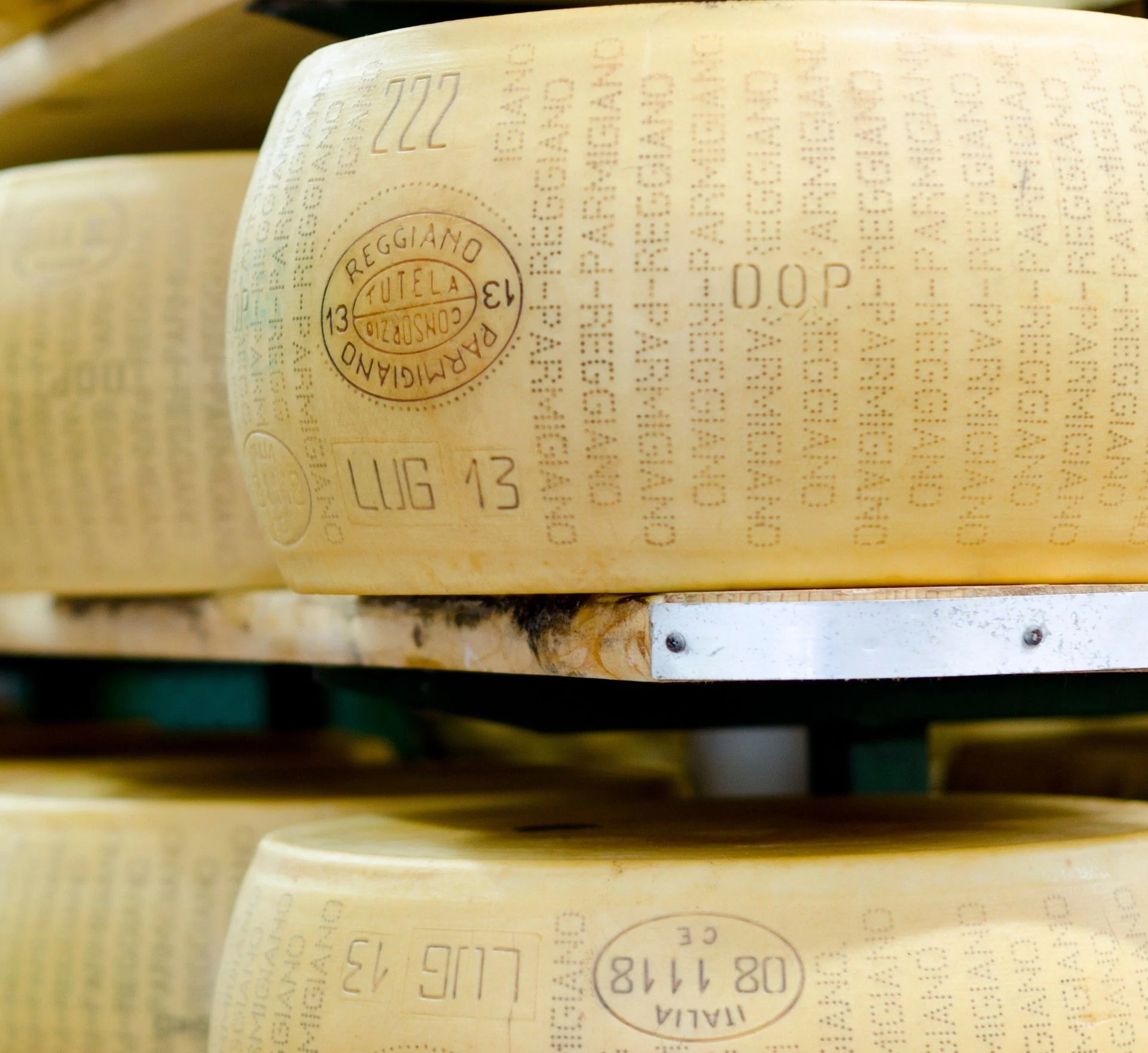 Parmigiano Reggiano DOP - Prodotto di Montagna - 24 Mesi - Forma Intera + Coltello Professionale - Image 7