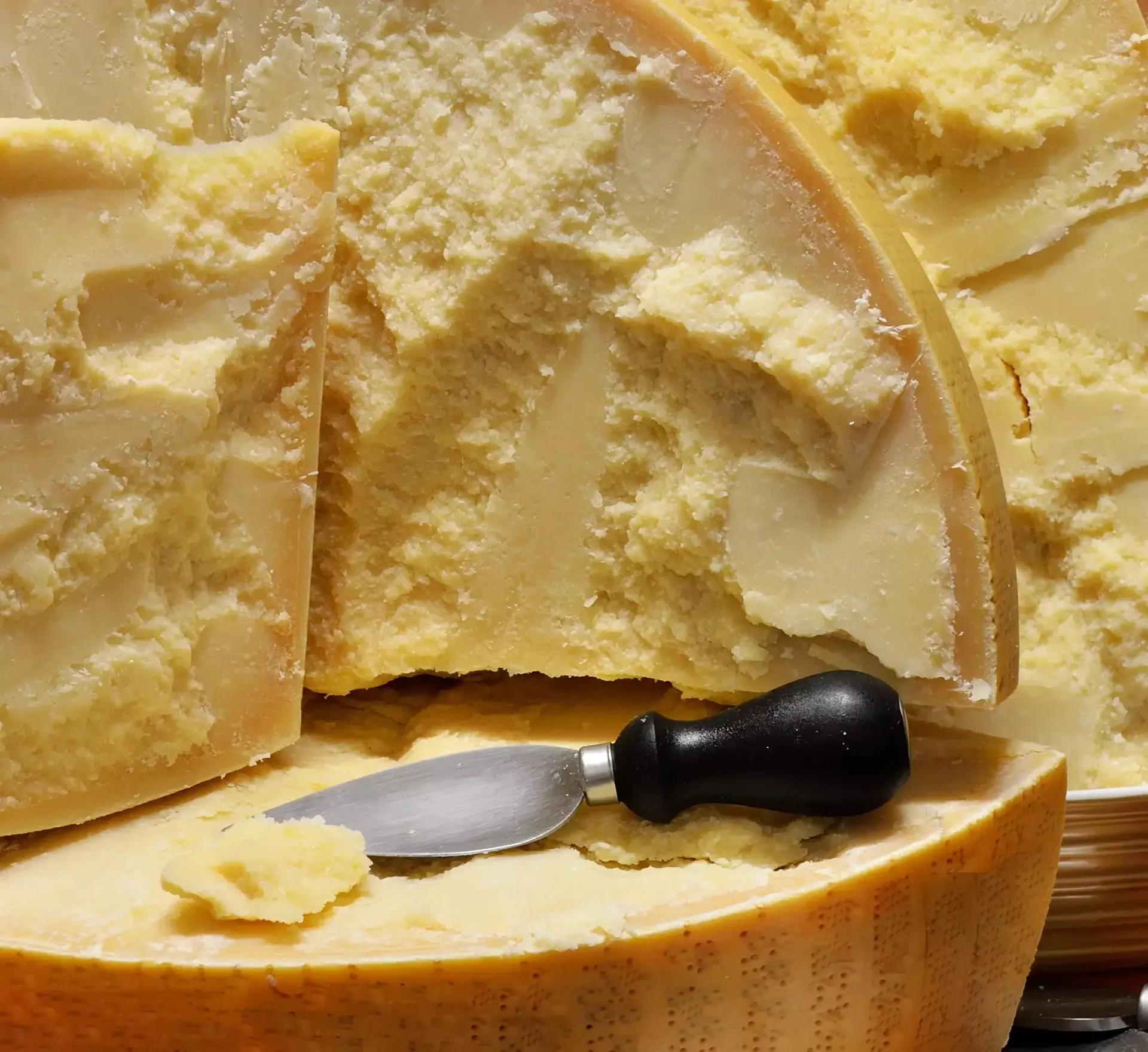 Parmigiano Reggiano DOP - Vacche Rosse - 24 Mesi - Forma Intera - Image 3