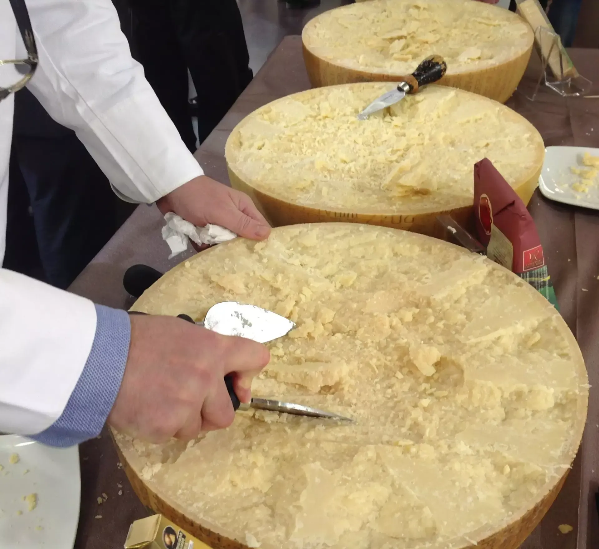 Parmigiano Reggiano DOP - Vacche Rosse - 24 Mesi - Mezza Forma - Image 3