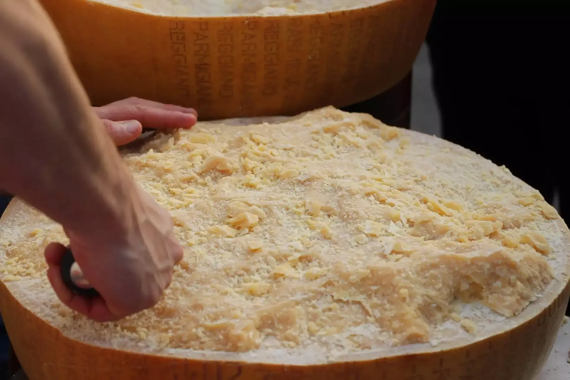Parmigiano Reggiano DOP - Vacche Rosse - 24 Mesi - Mezza Forma - Image 4
