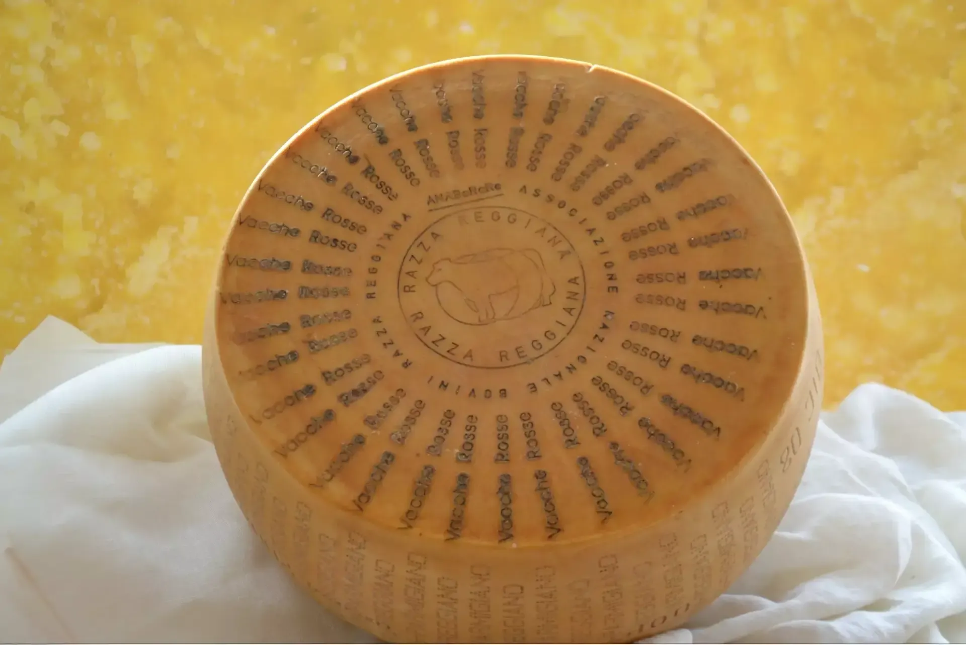 Parmigiano Reggiano DOP - Vacche Rosse - 24 Mesi - Mezza Forma - Image 8